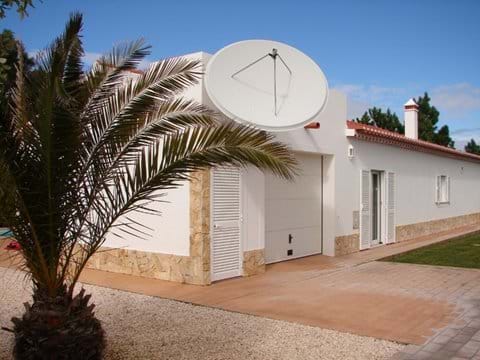 Casa Bela Villa with garage and private drive to side